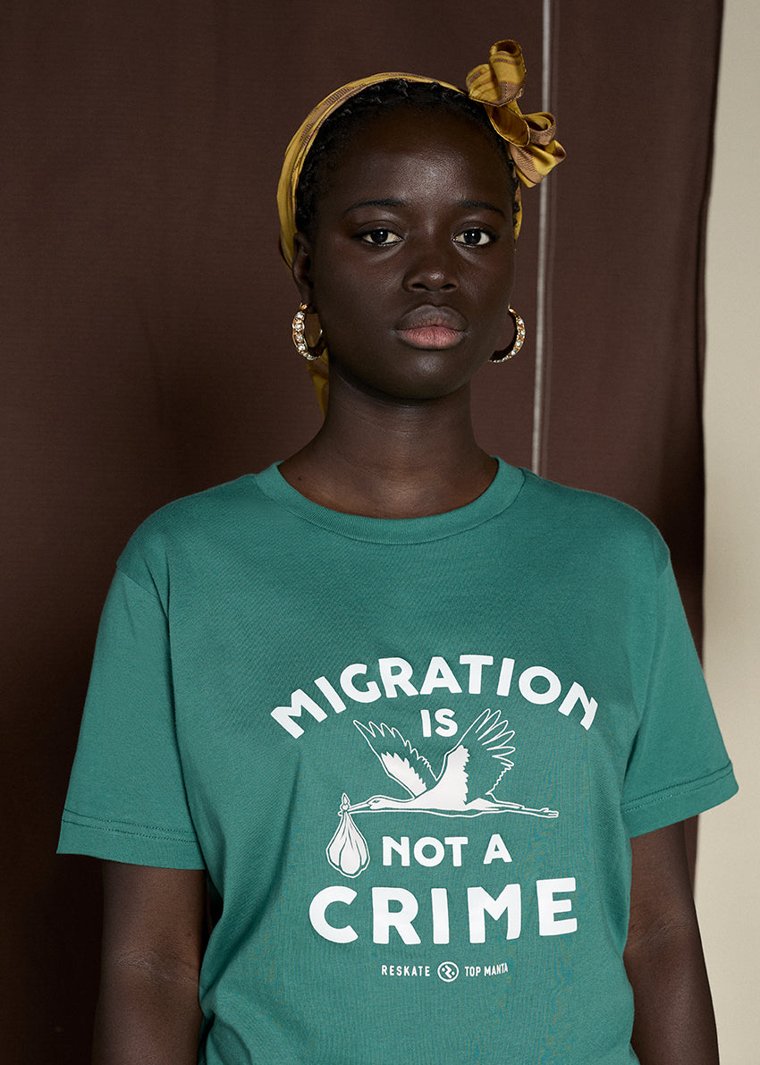 Camiseta MIGRATION IS NOT A CRIME